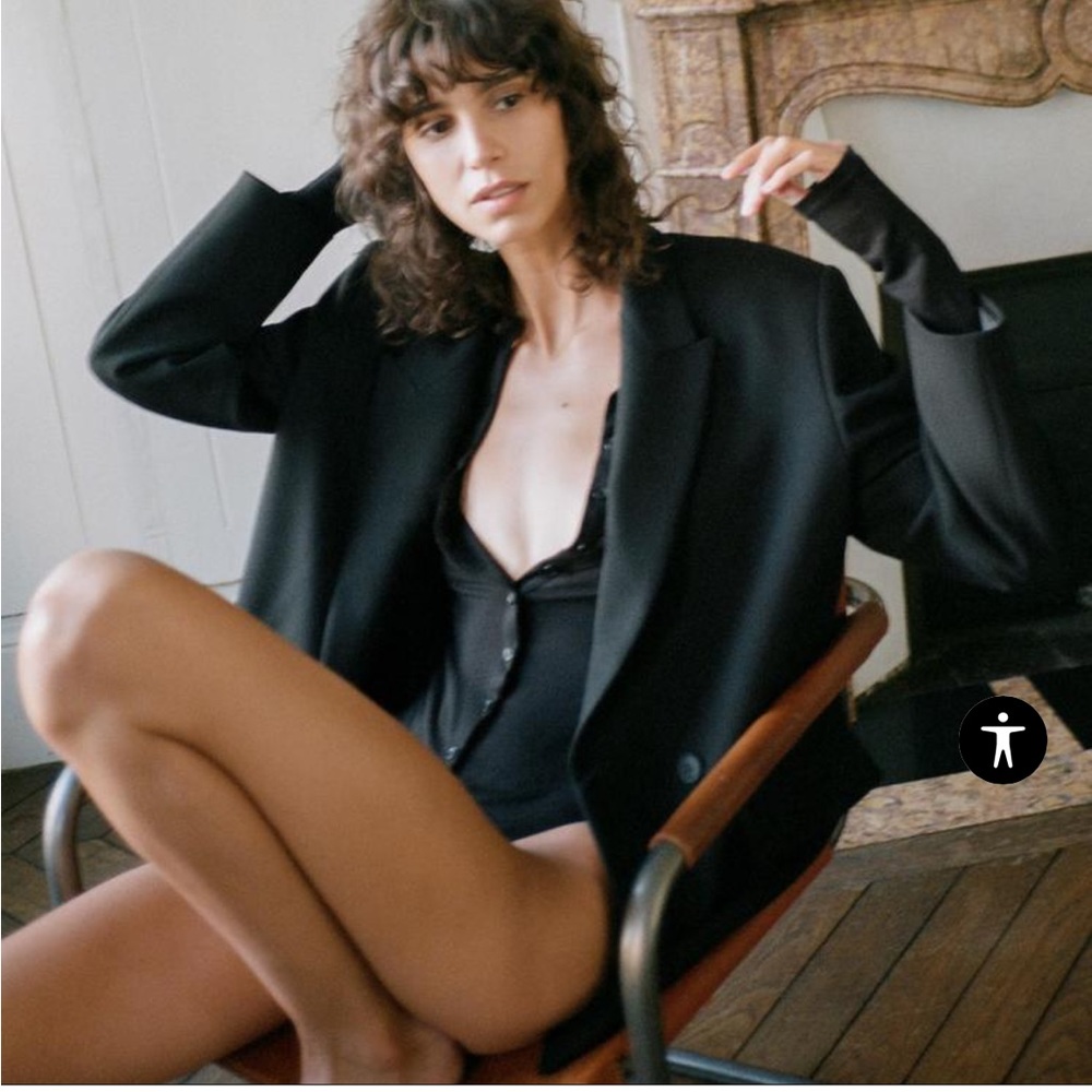 Zara women’s black blazer like new!